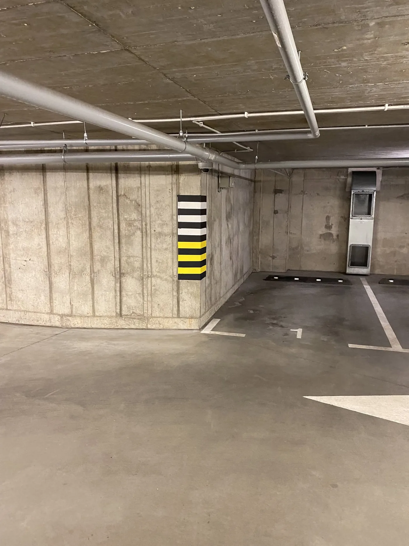 Stulpelių ir eismo juostų ženklinimas